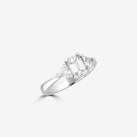 Solitaire radiant classique serti triangles